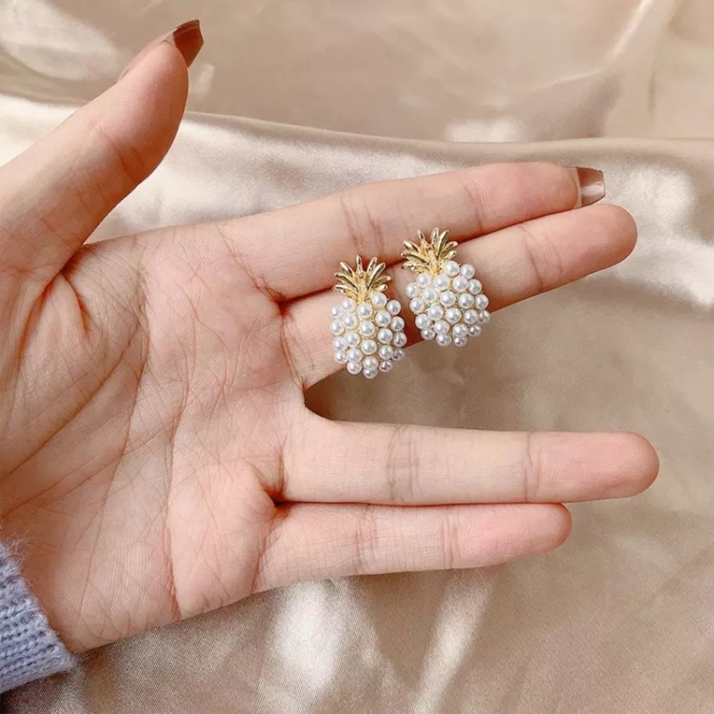 “Royal Appetite” Pearl Gold Pineapple Stud Earring - Picture 7 of 8